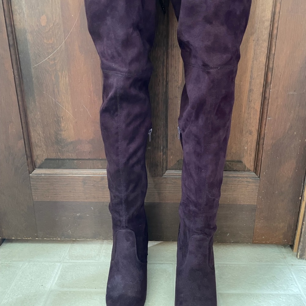 Size 8.5 purple faux suede boots